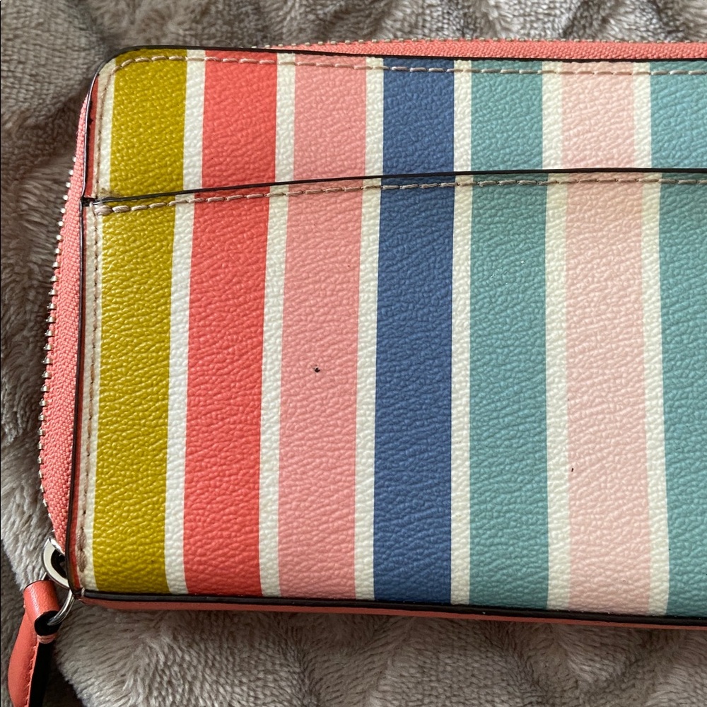 Coach Peyton Multistripe Zip Wallet. - Picture 9 of 10